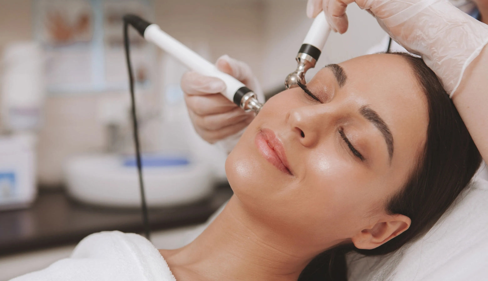 Microcurrent Therapy for Face: Rejuvenation with Beauty Gadgets